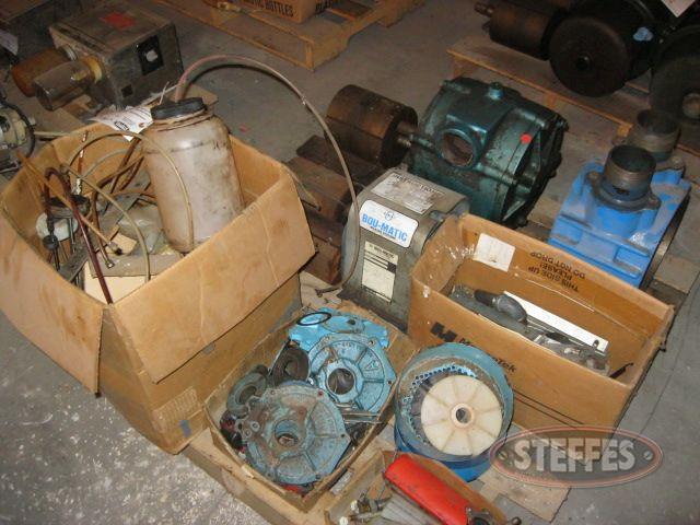Assortment of vacuum pumps, parts, and oiler parts_1.jpg